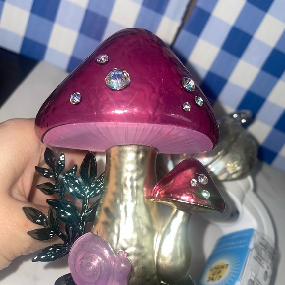 Bath and Bodyworks white pumpkin nightlight & mushroom and snail plug in NWT - Picture 5 of 6